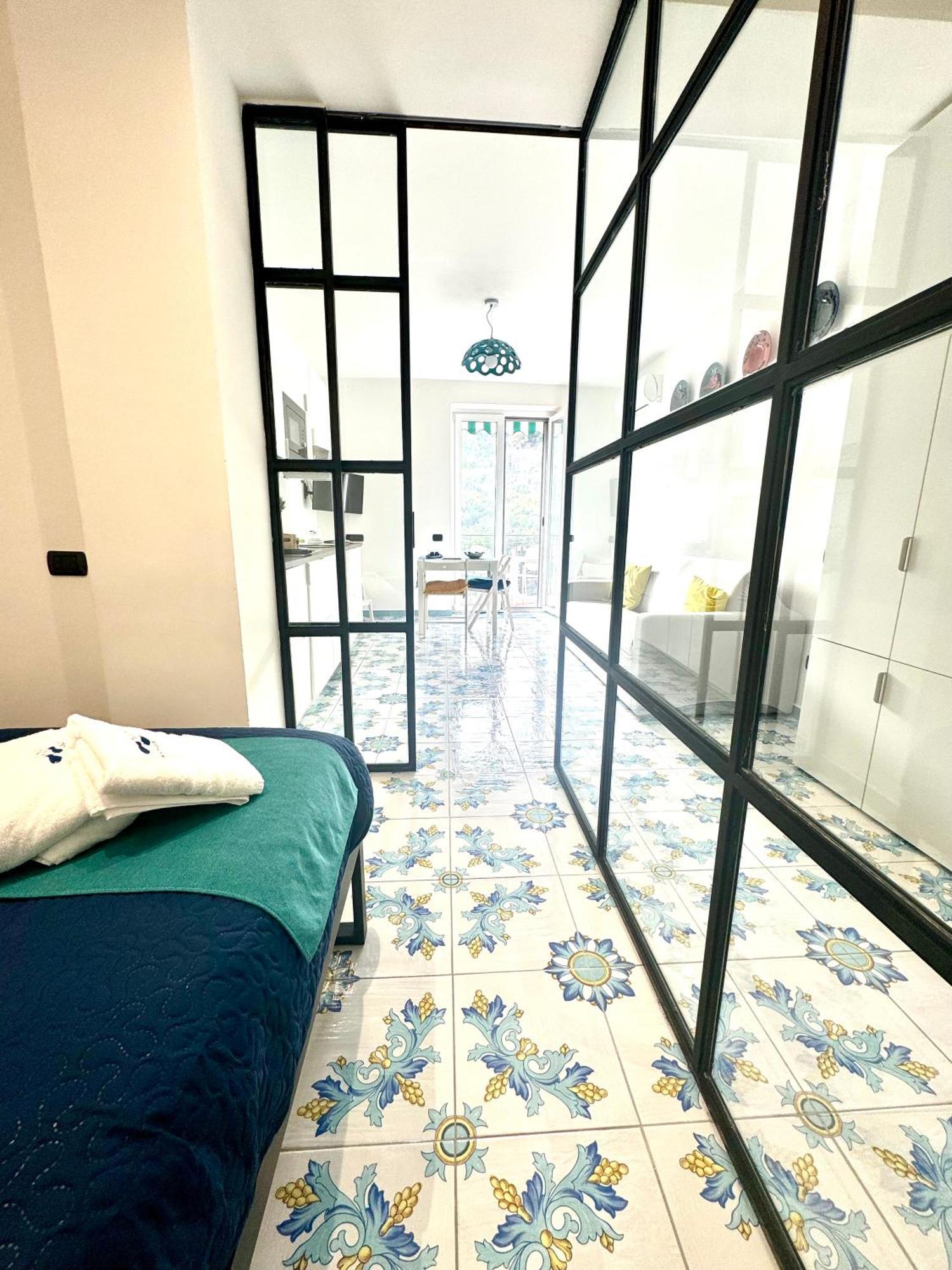 Apartamento Panoramic Flat Amalfi Coast - Sea View 1 Vietri Exterior foto